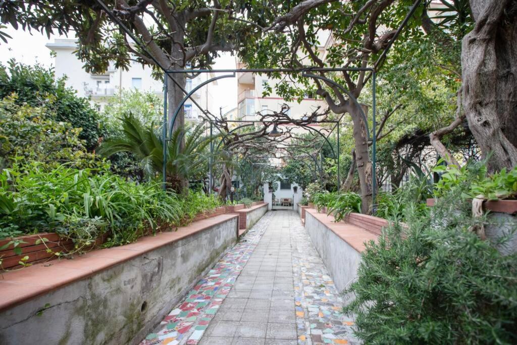 Вилла Oltre Il Giardino Вико-Экуенсе Экстерьер фото